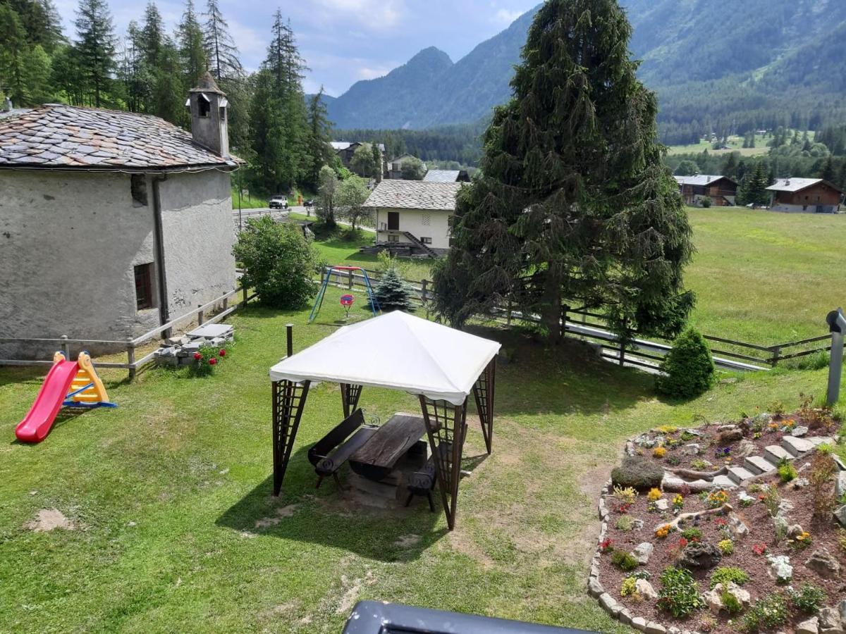 The Snow - Appartamento Panoramico Con Balcone Champoluc Dış mekan fotoğraf