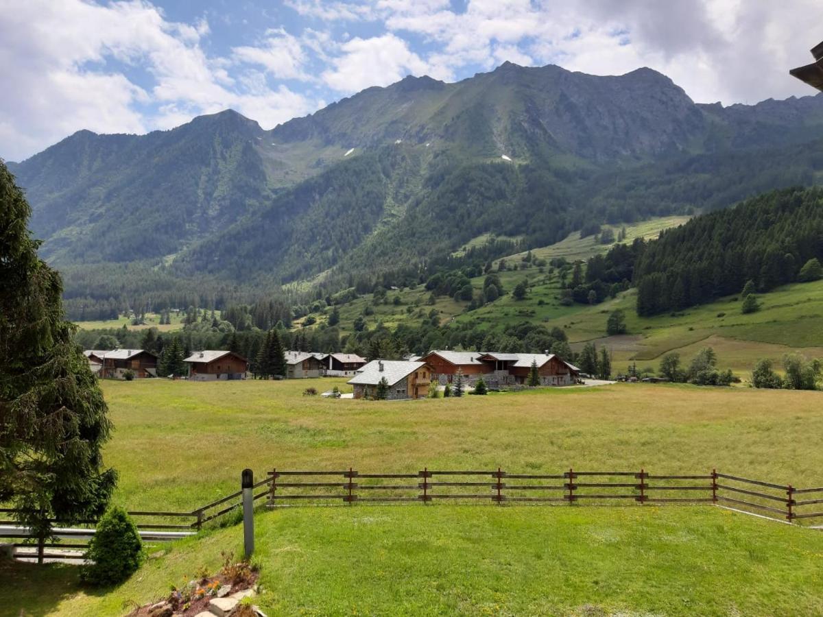 The Snow - Appartamento Panoramico Con Balcone Champoluc Dış mekan fotoğraf